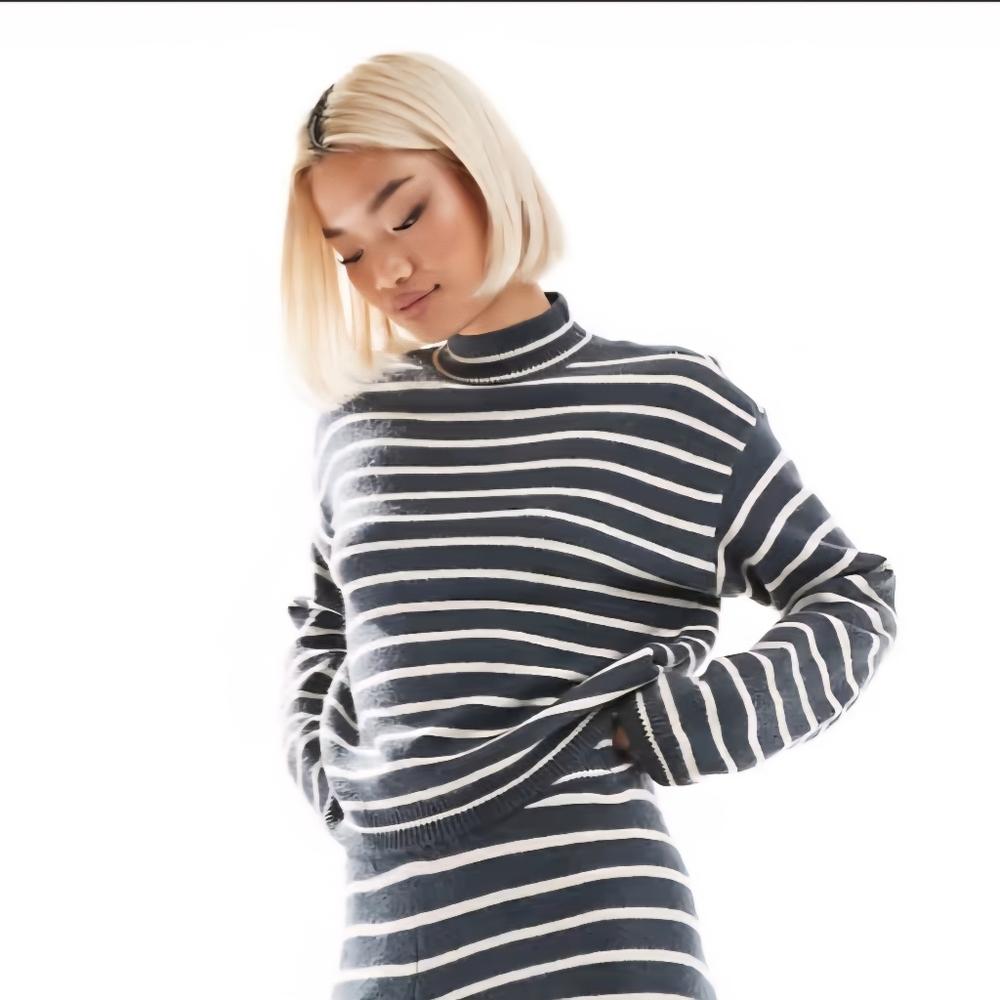 Pieces Striped Women's Sweater Navy and White Small